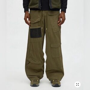NWT Men’s Baggy Cargo Pants Olive Small